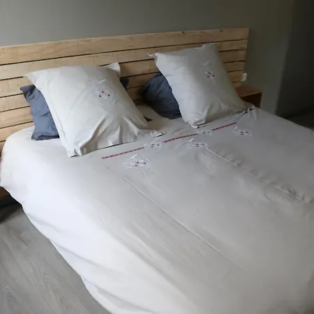 Alojamento de Acomodação e Pequeno-almoço Et Table D’hôtes Le Barret 3*